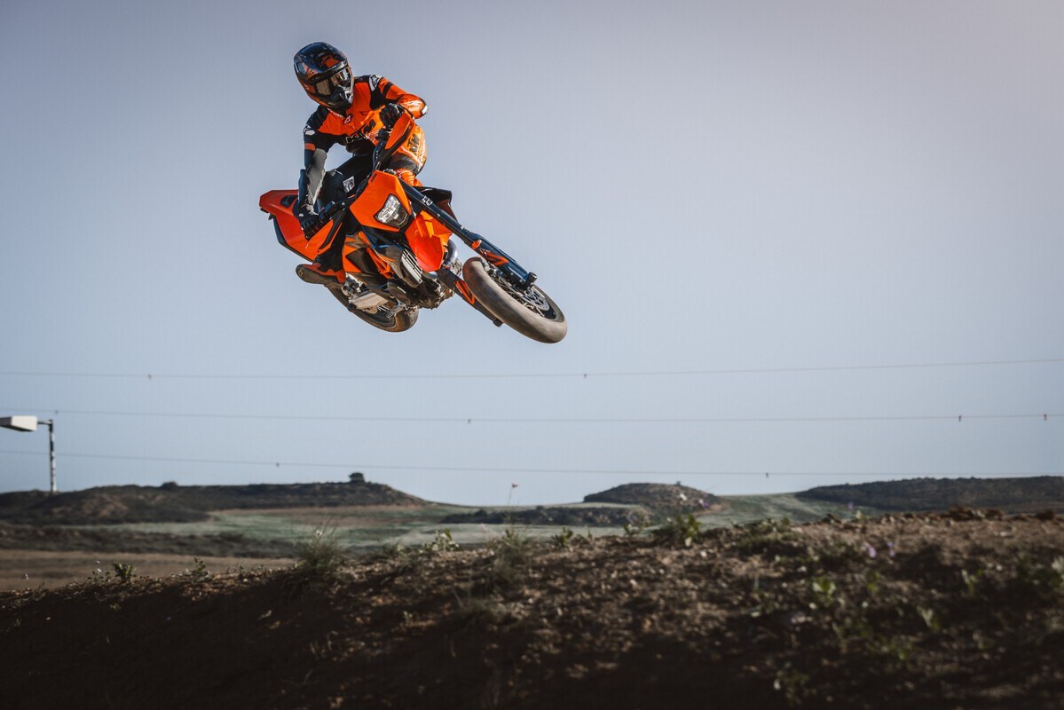 Presentate le nuove KTM 690 Enduro R e 690 SMC R 2026